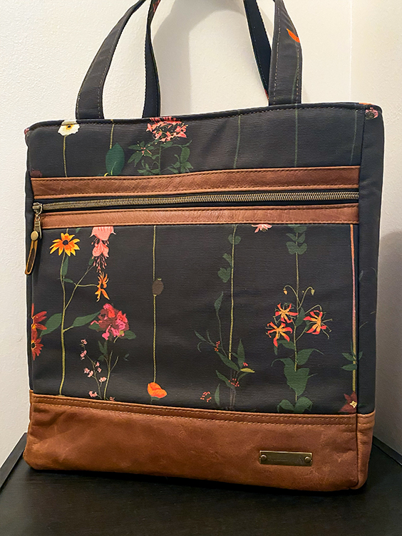 flower-travel-tote-salmon-interior